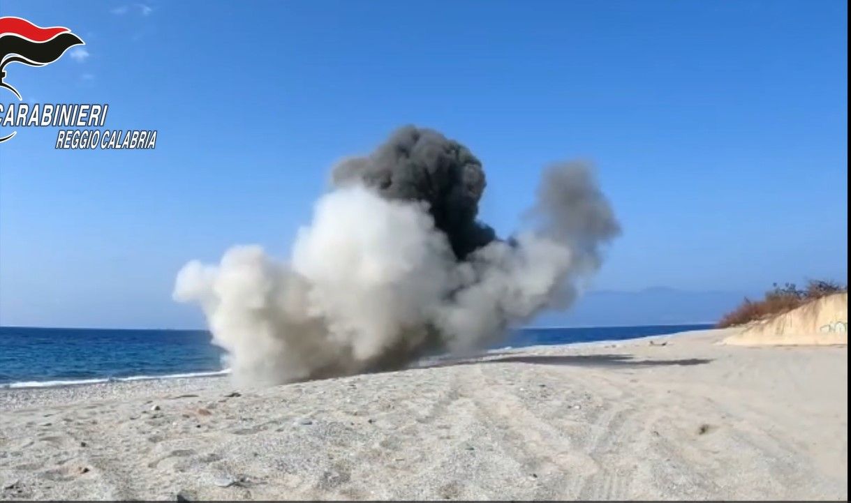 Scoperto a Reggio tritolo in un terreno. È stato fatto brillare – VIDEO