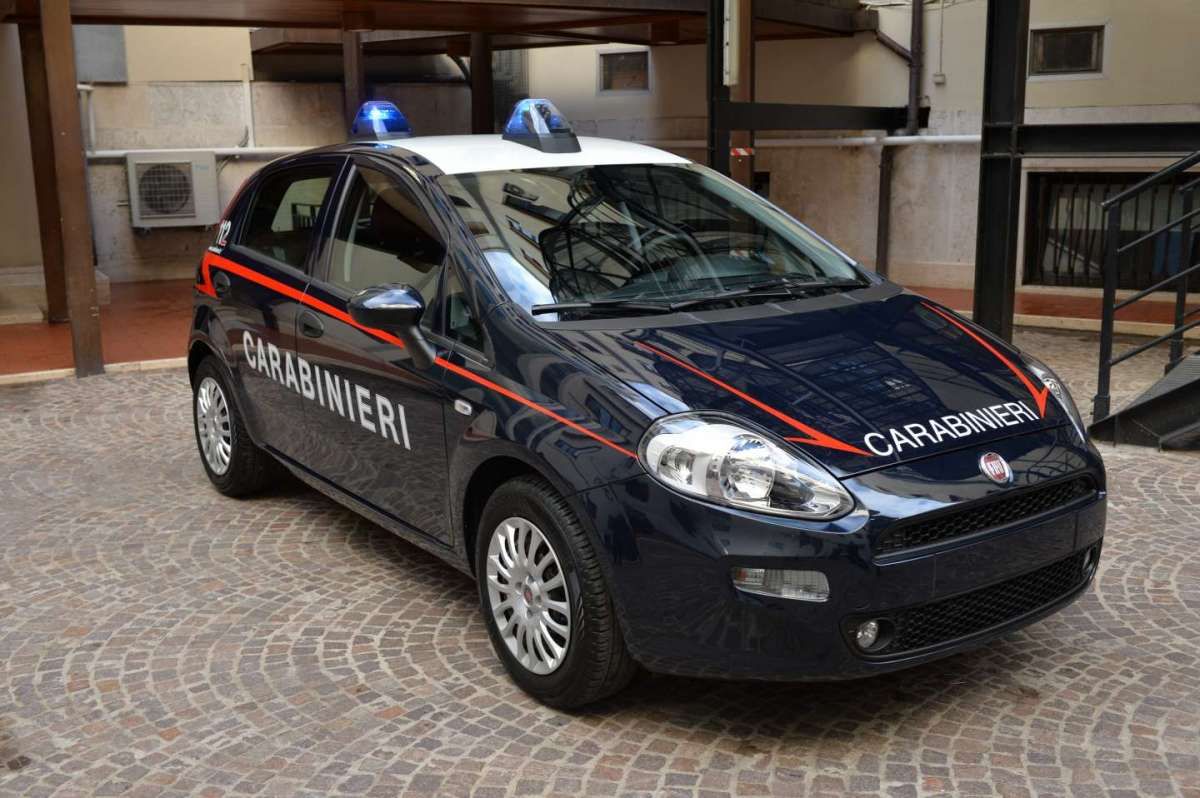 Lamezia, prende a cinghiate un carabiniere: arrestato