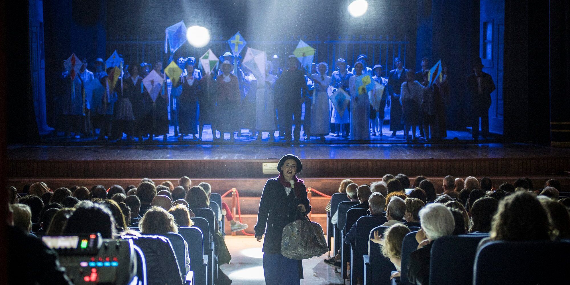 Catanzaro, Mary Poppins torna e porta il sold out (e tanta magia)