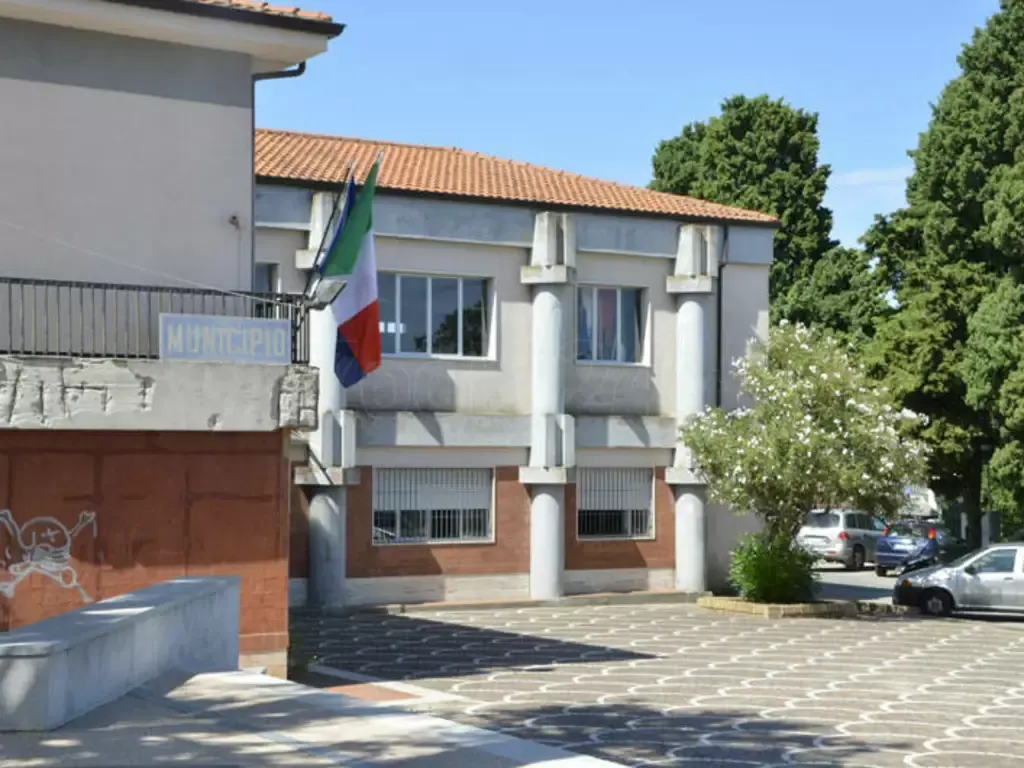 Falso ideologico al Comune di Ricadi, 11 indagati. Tra loro anche il sindaco