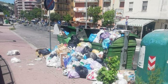 Rifiuti, Federazione riformista e AttivaRende: «Gualtieri ha scoperchiato gli altarini dell’Ato Cosenza»