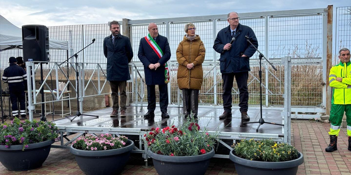 Crotone ricorda la strage di Cutro. Inaugurato il giardino di Alì – FOTO
