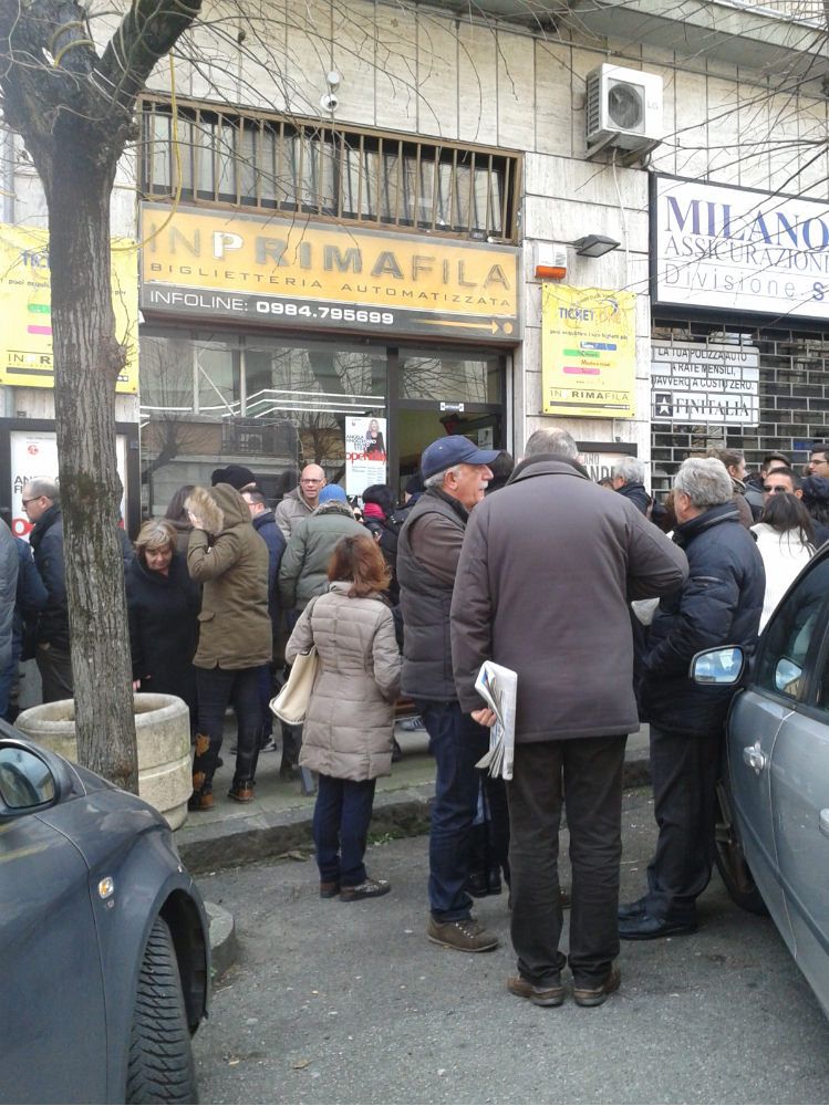 Cosenza, la commedia che manda in tilt il traffico