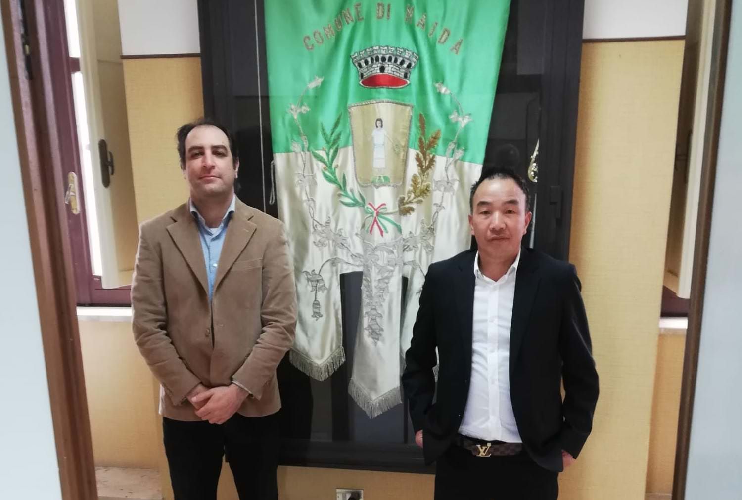 Maida, imprenditori cinesi donano mascherine al Comune