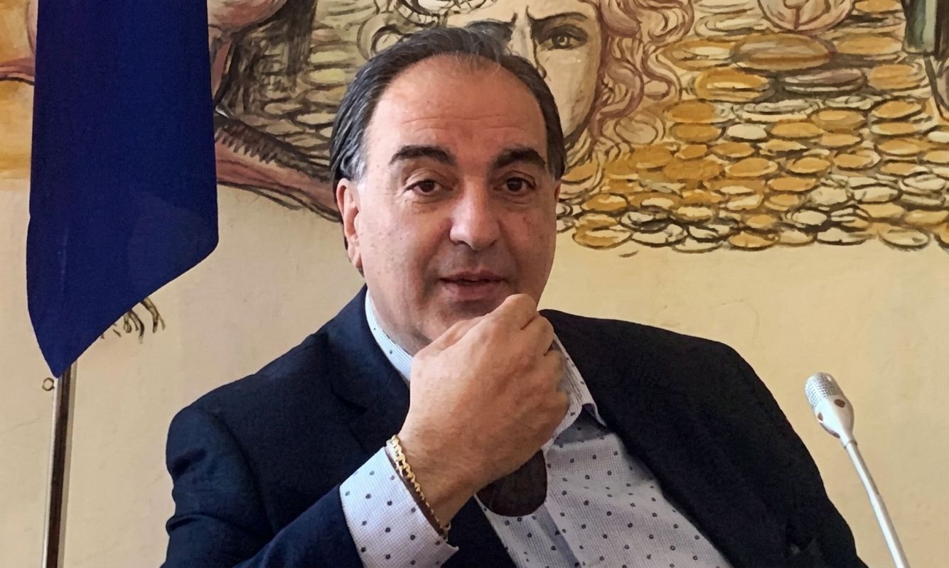 Cosenza, Sacco torna tra i banchi del Consiglio dopo la sospensione