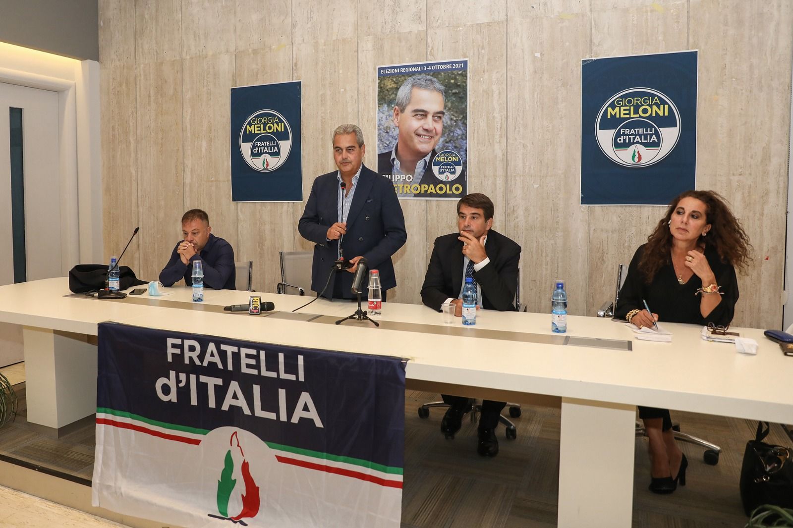 FdI all’attacco: «Sinistra divisa e poco credibile». E su Conte: «Parole scandalose»