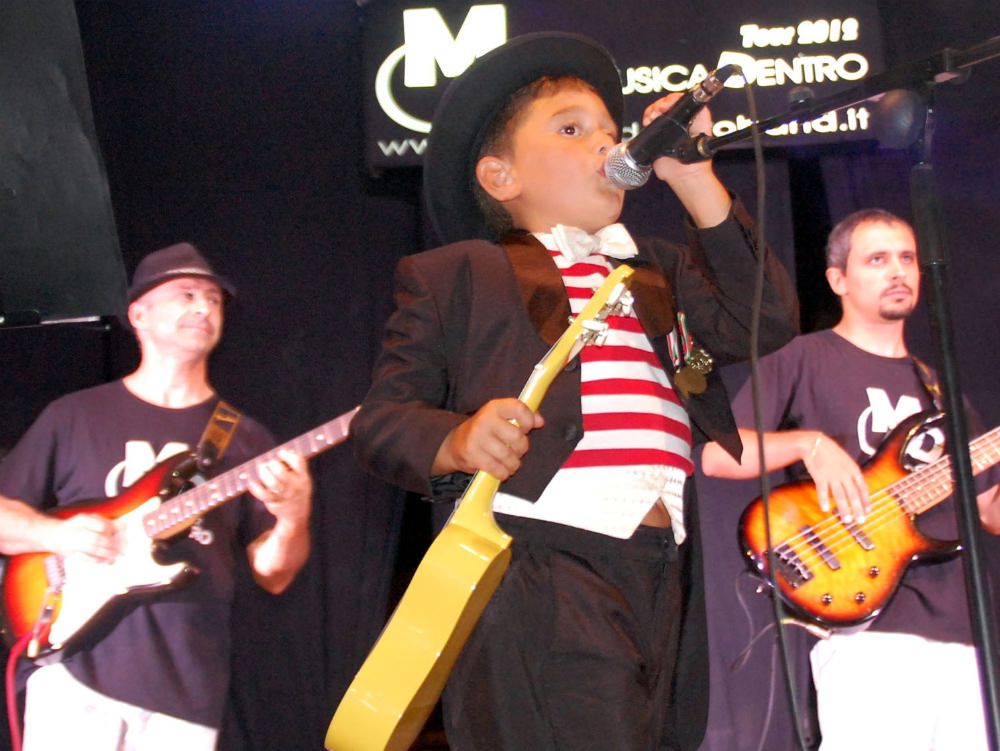 Il bimbo di 6 anni che canta Rino Gaetano