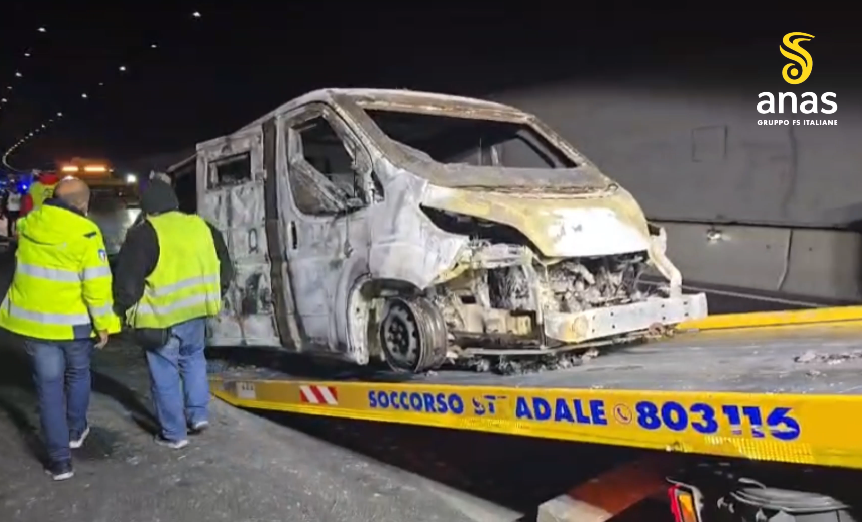 Assalto al portavalori sull’A2: spostati i veicoli coinvolti. In corso le operazioni di verifica – VIDEO
