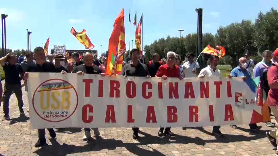 L’Usb: per l’ennesima volta amare feste per i tirocinanti, rimasti senza paga