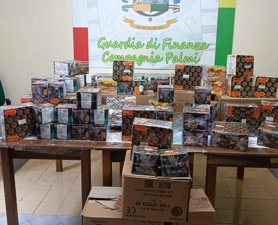 Maxi sequestro nel Reggino, trovati due quintali e mezzo di fuochi d’artificio e articoli natalizi non sicuri