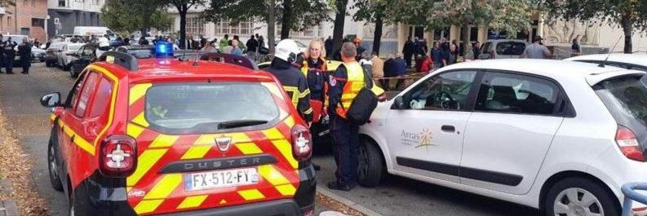 Attacco ad una scuola francese, terrorista uccide insegnante. Diversi feriti