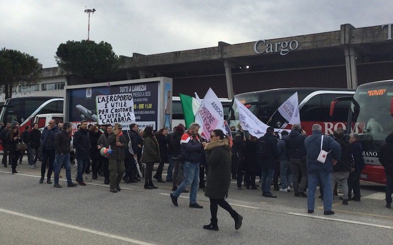 Altri 15 giorni per tentare di salvare l'aeroporto di Crotone