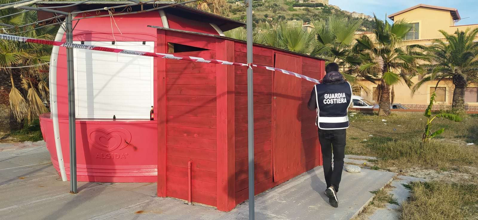 Abusivismo a Nicotera, sequestrata area demaniale