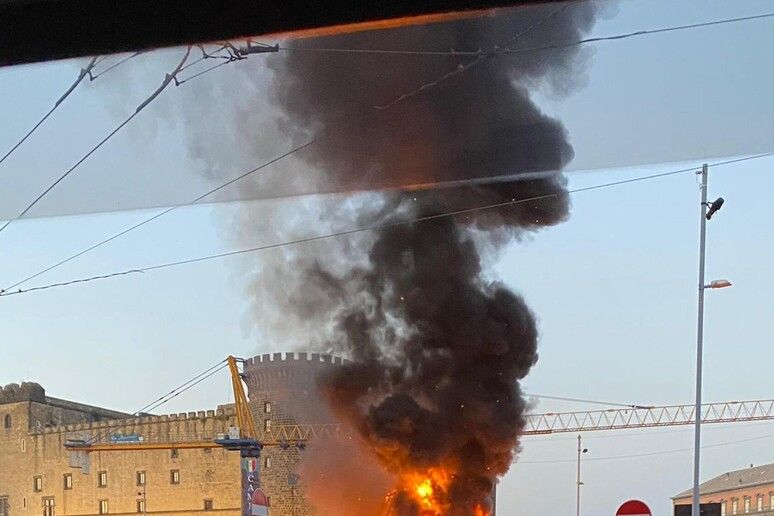 Napoli, distrutta da un incendio la “Venere degli stracci”