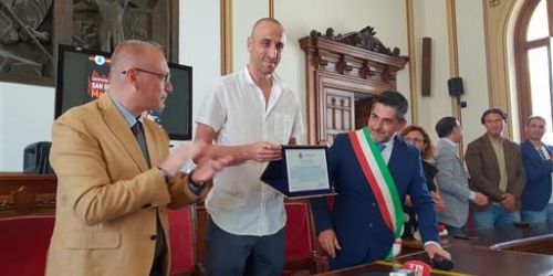 Manu Ginobili torna a Reggio da leggenda del basket. «Questa è stata casa mia»