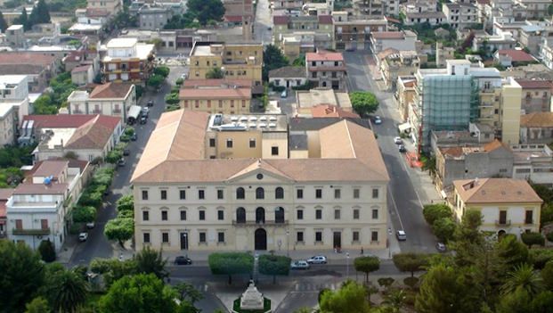 Blitz contro i «fannulloni», 13 indagati al Comune di Locri