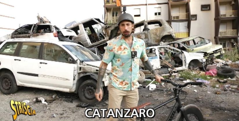 Catanzaro, Striscia la notizia: «Brumotti si batte per liberare le piazze di spaccio delle nostre città»
