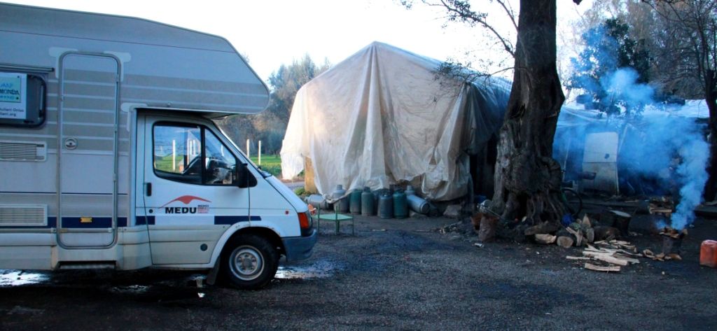 Medu: «La pandemia ha aggravato la situazione negli insediamenti della Piana»