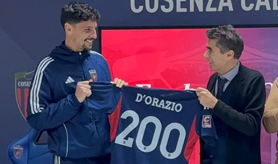 Il Cosenza calcio celebra capitan D’Orazio: 200 presenze con la maglia rossoblù