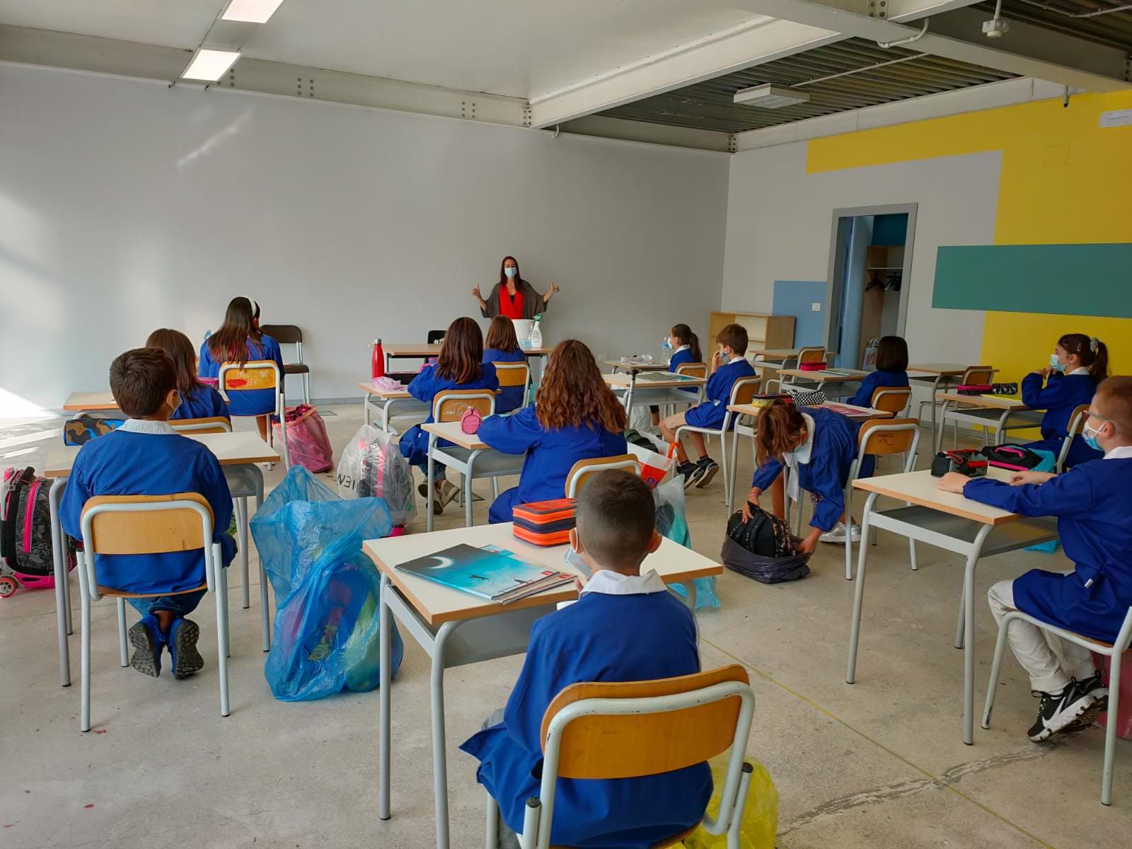 Studenti pionieri dell'era Covid a Cosenza. Zaini in spalla e misure anti contagio – VIDEO E FOTO