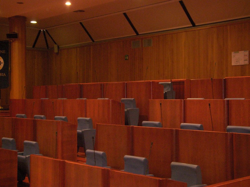 La minoranza diserta: «Era solo propaganda»