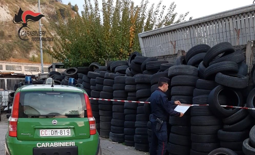 Stoccaggio abusivo di pneumatici, una denuncia nel cosentino