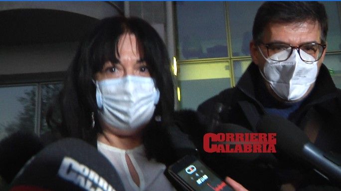 Castrolibero, «no comment» degli ispettori. Un prof: «E poi siamo noi gli omertosi?» – VIDEO