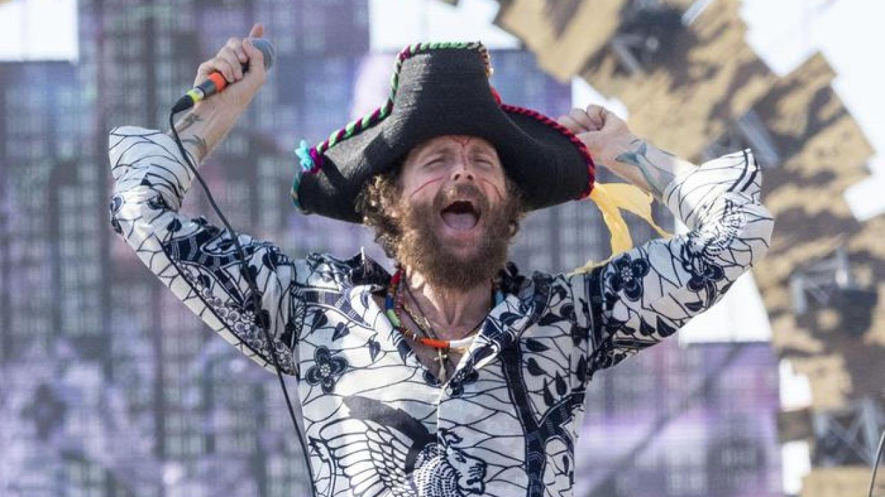 Il pirata Jova “risbarca” in Calabria. «Felicissimo del mio ritorno»  – VIDEO