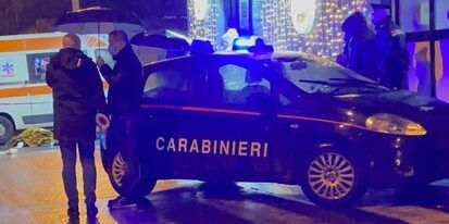 Giovane uccisa in strada a colpi di pistola, giallo a Misterbianco