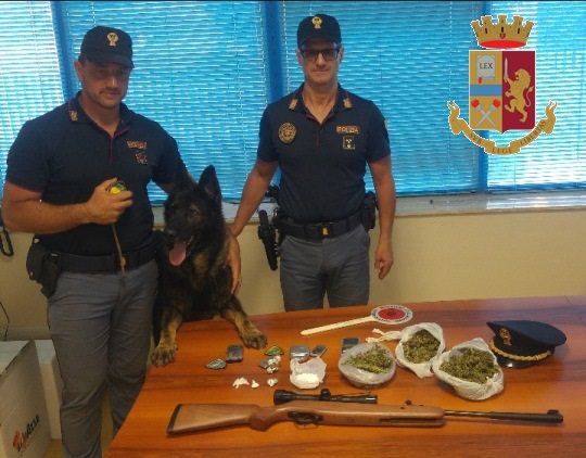 Catanzaro, cane poliziotto rinviene droga ad Aranceto