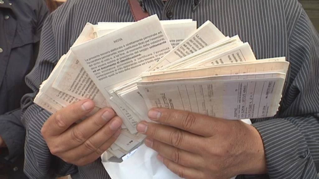 Cosenza, cortocircuito sul ritiro delle tessere elettorali