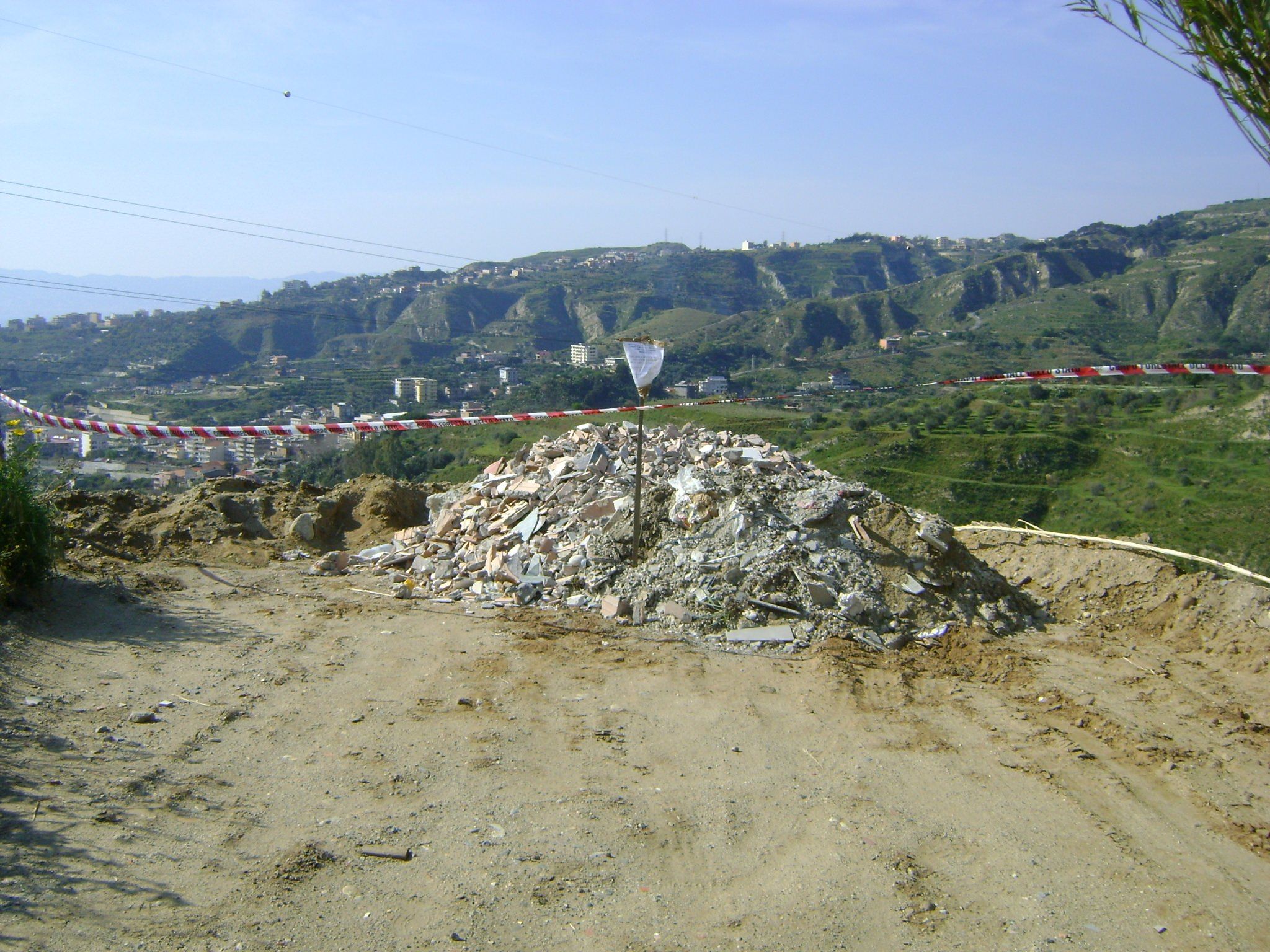 Gestione illecita di rifiuti, sequestrate due aree