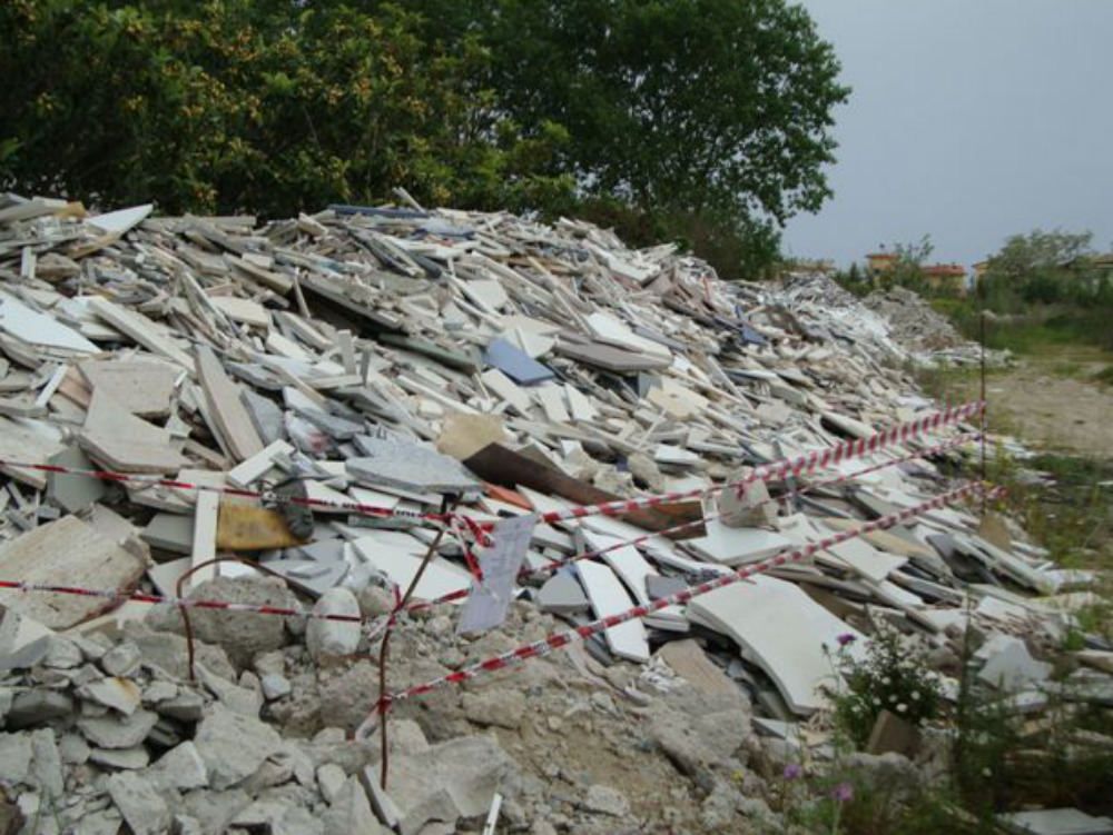 Sequestrata una discarica abusiva a Davoli