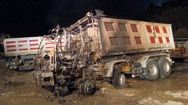 La mano della criminalità sui cantieri del terzo megalotto della ss 106: incendio ad Albidona da mezzo milione di danni