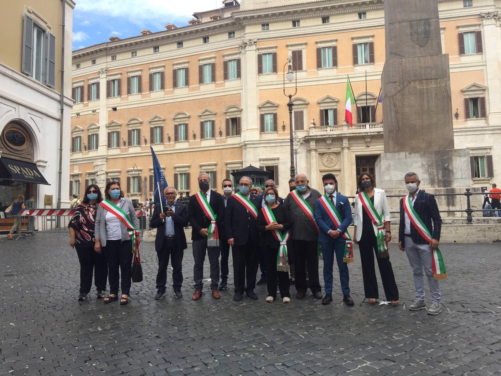 Il sindaco di Cariati in testa al sit-in di Roma: «Recovery fund, grande occasione per rilanciare la Calabria»