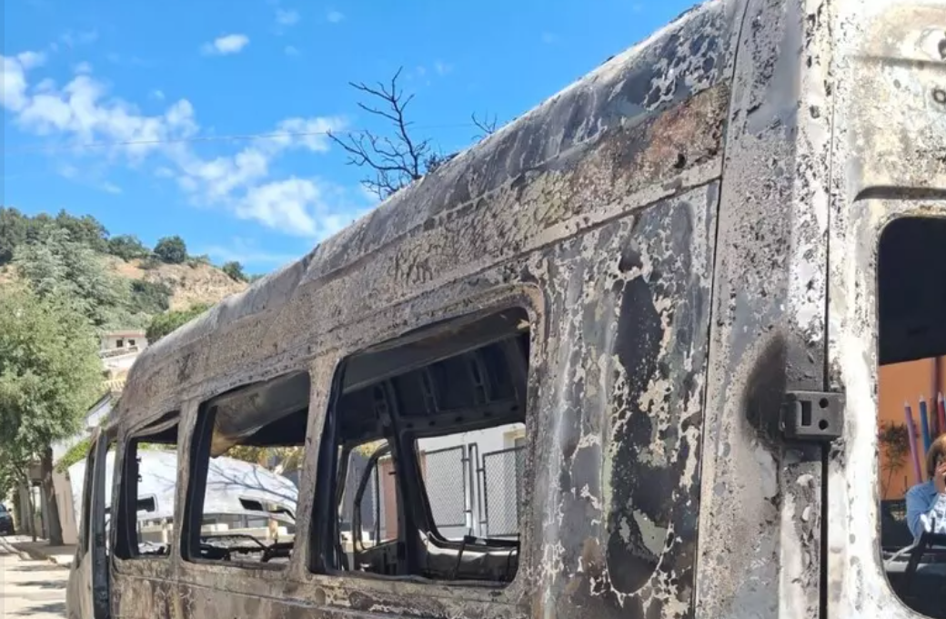 Scuolabus in fiamme a Cerchiara: nessun ferito tra gli alunni