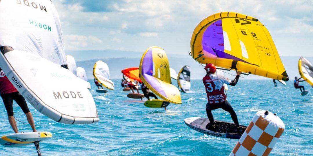 Gizzeria, capitale del Wing Foil: partito il Grand Slam tra adrenalina e innovazione – FOTO