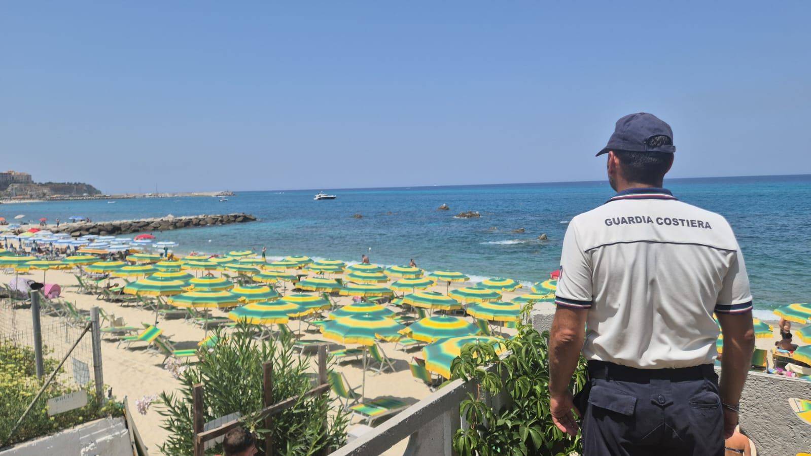 Parghelia, occupazione abusiva del demanio: la Guardia Costiera libera 1.300 mq di spiaggia