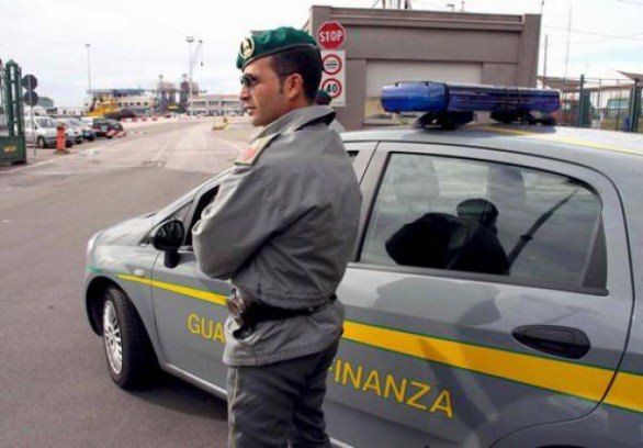 Gioia Tauro, sequestrate 52 tonnellate di sigarette