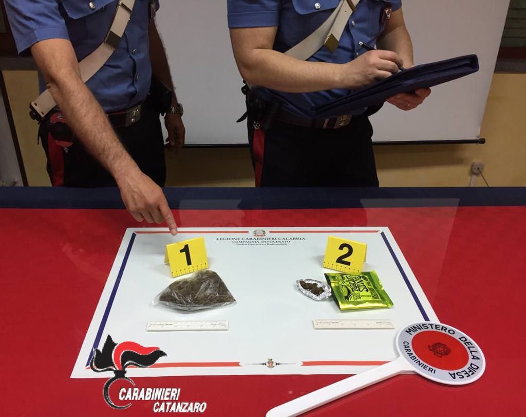 Nascondeva droga nella chitarra, arrestato 42enne nel Catanzarese