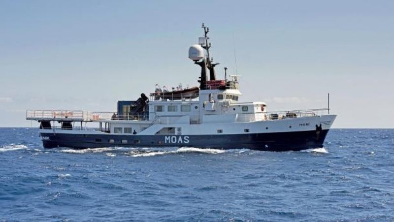 Migranti, a Crotone una nave con 32 cadaveri