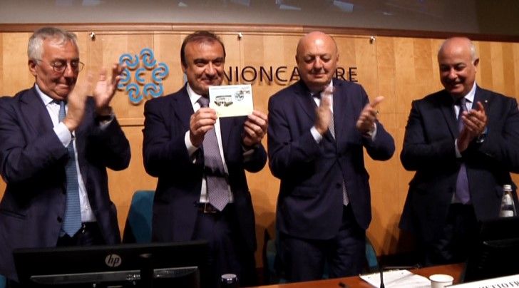 Un francobollo dedicato alla Camera di Commercio di Cosenza – VIDEO