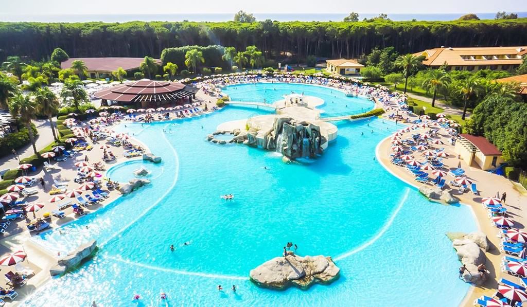 Latitanti a cinque stelle: i due boss “ospiti” nel resort di Stillitani