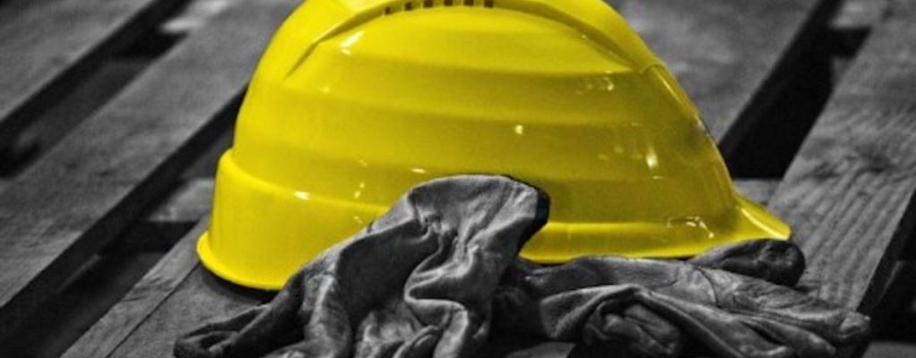 Cade dal tetto di un capannone, morto operaio 43enne