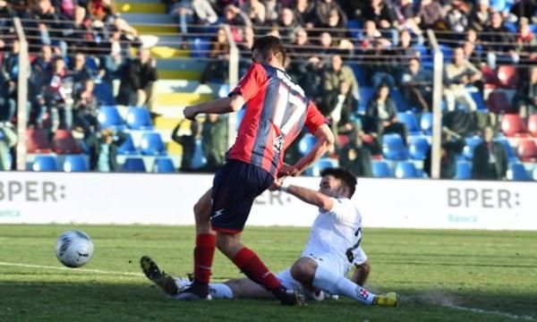 Doppio colpo del Crotone: arrivano Emerson e Budimir