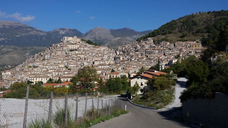 Emergenza rifiuti, salta l'ecodistretto a Morano. La giunta comunale cancella la delibera