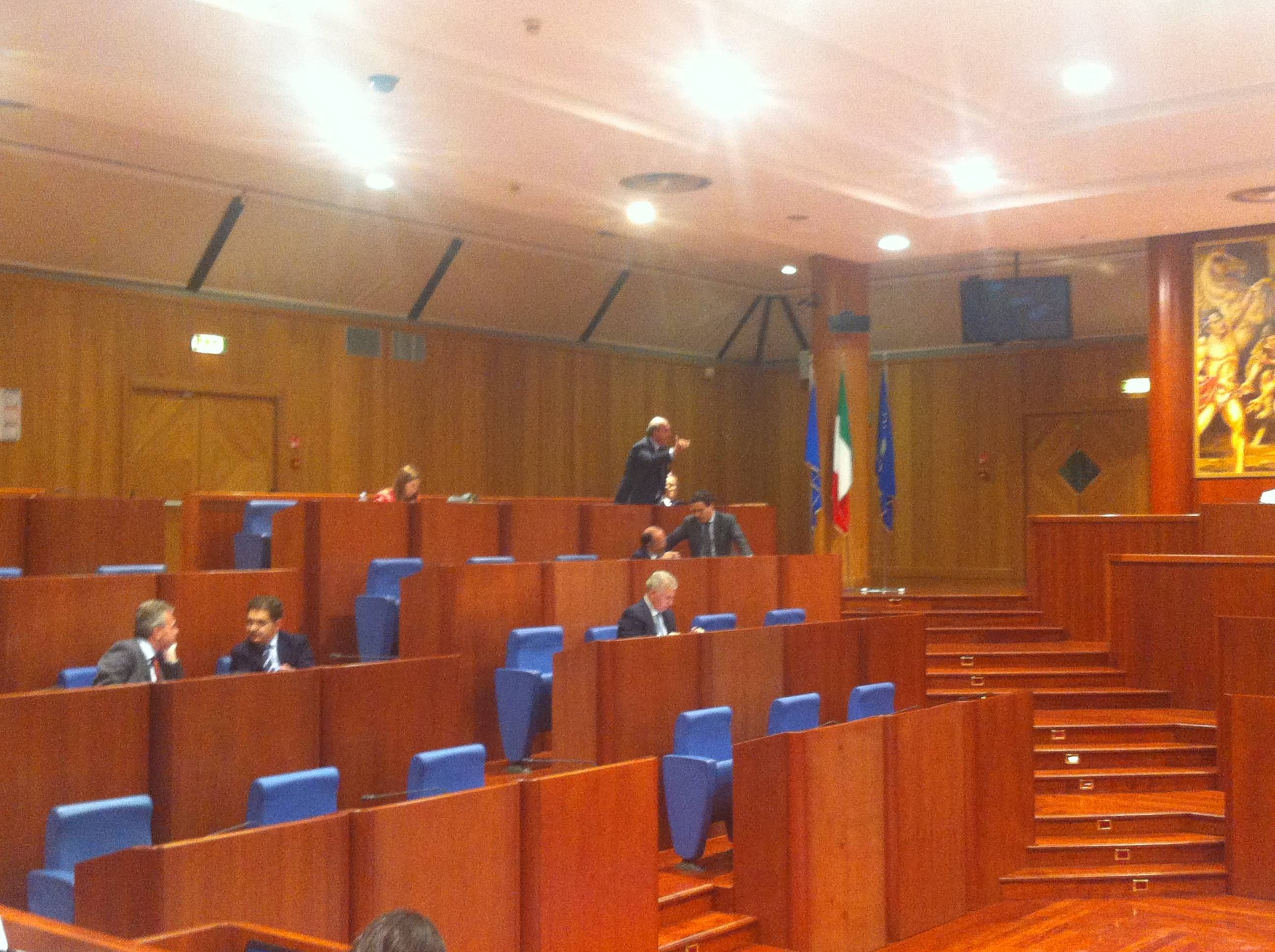 Il Consiglio approva l'assestamento. Ma ci sarà una manovra bis