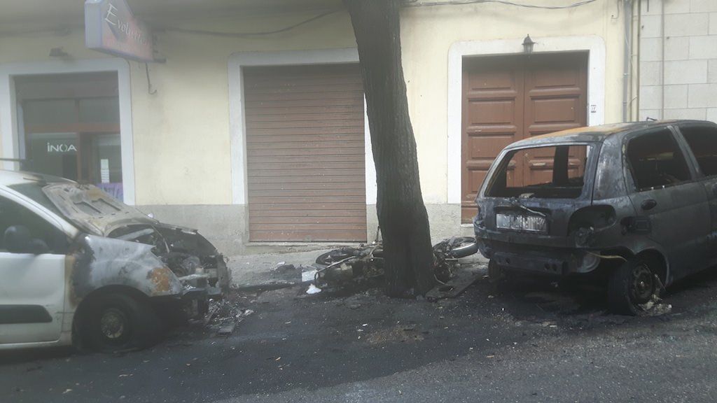 Reggio Calabria, furgone in fiamme