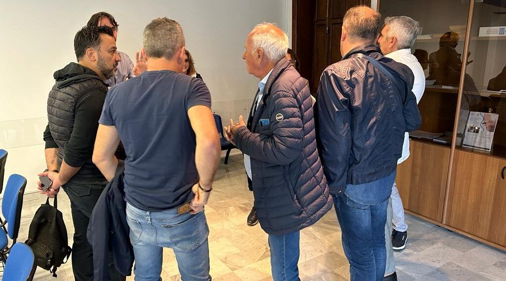 «Strutture psichiatriche al collasso». L’Usb occupa l’Asp 5 di Reggio