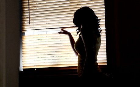 Pedina la sua ex, indagata per stalking